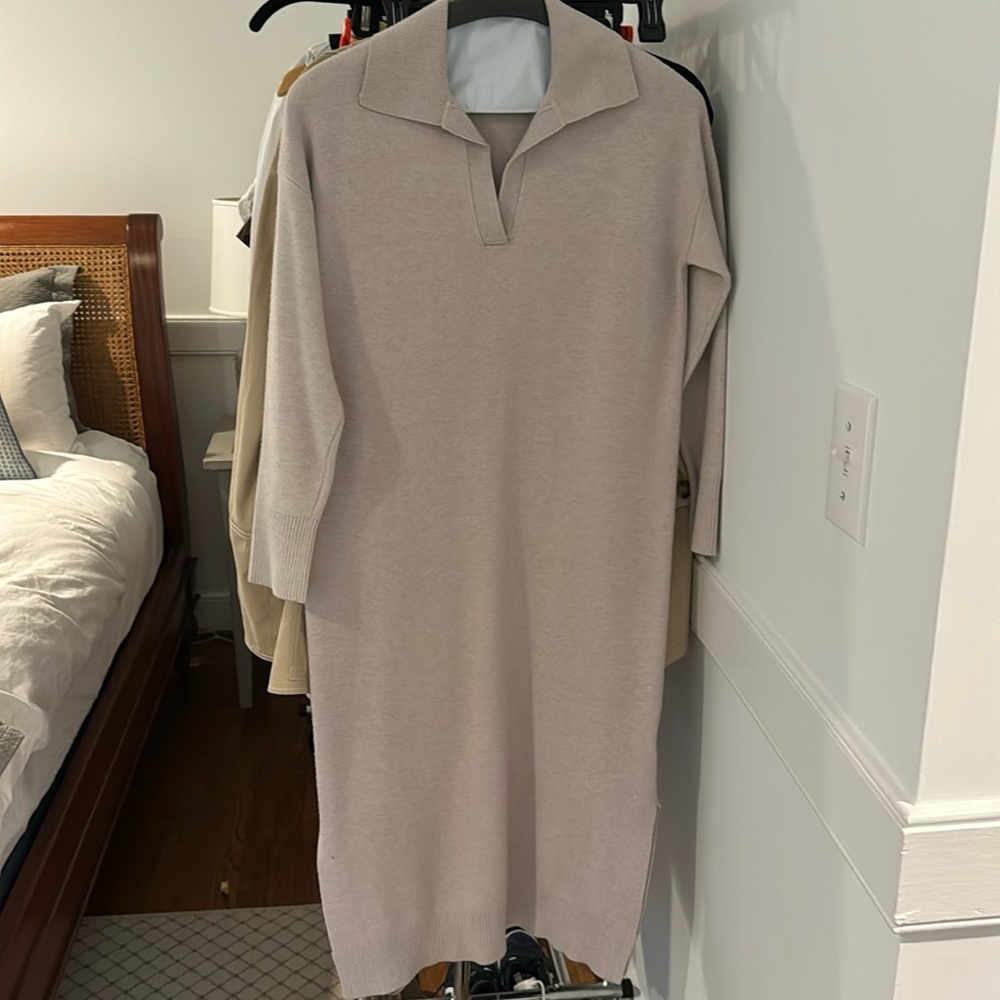 Tahari Sweater maxi dress, Size Small. Great condition
